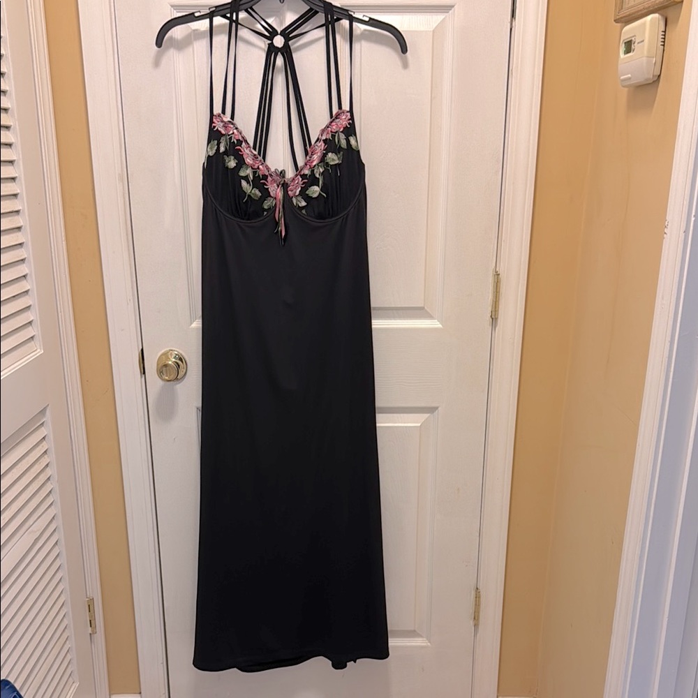 Size 3X Elegant Black Floral Embroidered Nightgown